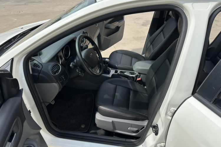 福特 福克斯 2013款 两厢经典 1.8L 手动百万纪念版中控内饰7003