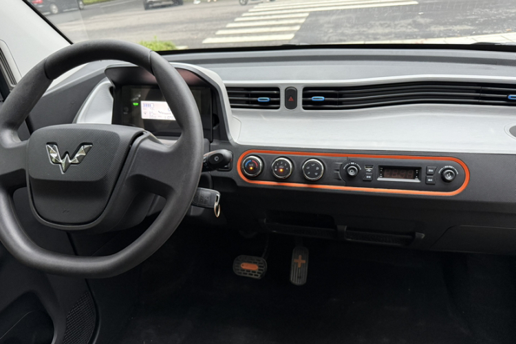 五菱汽车 宏光MINIEV 2022款 轻松款 磷酸铁锂中控内饰7006