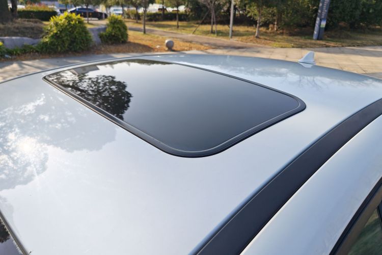 福特 福克斯 2017款 三厢 1.6L 自动风尚型智行版车身外观6007