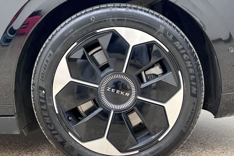 极氪007 2024款 四驱版 75kWh车身外观6010