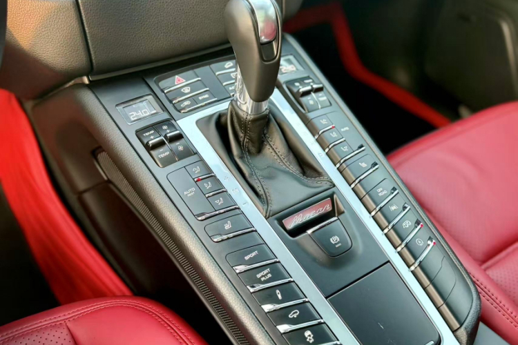 保时捷 2017款 Macan GTS 3.0T中控内饰7010