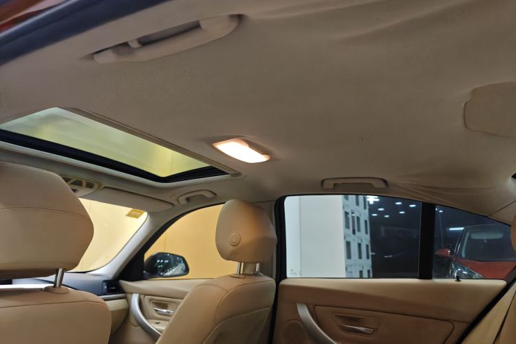 宝马3系 2015款 320i 超悦版时尚型局部细节22