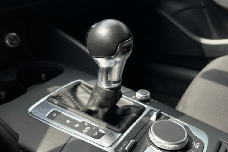 奥迪A3 2018款 30周年年型 Sportback 35 TFSI 进取型中控内饰7009