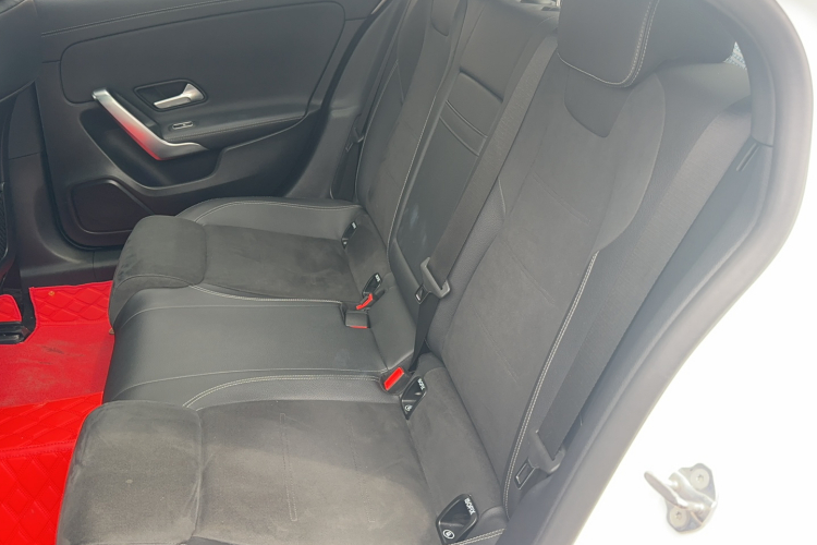 奔驰A级 2021款 A 200 L 运动轿车时尚型中控内饰7001