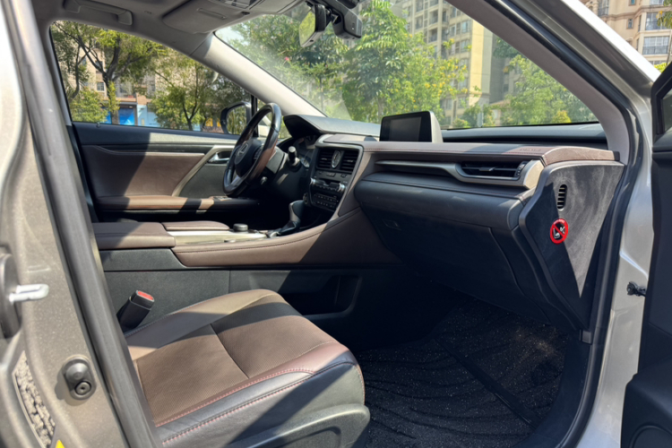 雷克萨斯RX 2016款 300 四驱典雅版 国V中控内饰7004