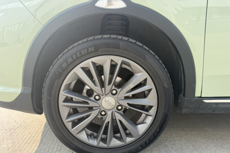 哪吒汽车 哪吒V 2022款 潮 400 Lite中控内饰7006