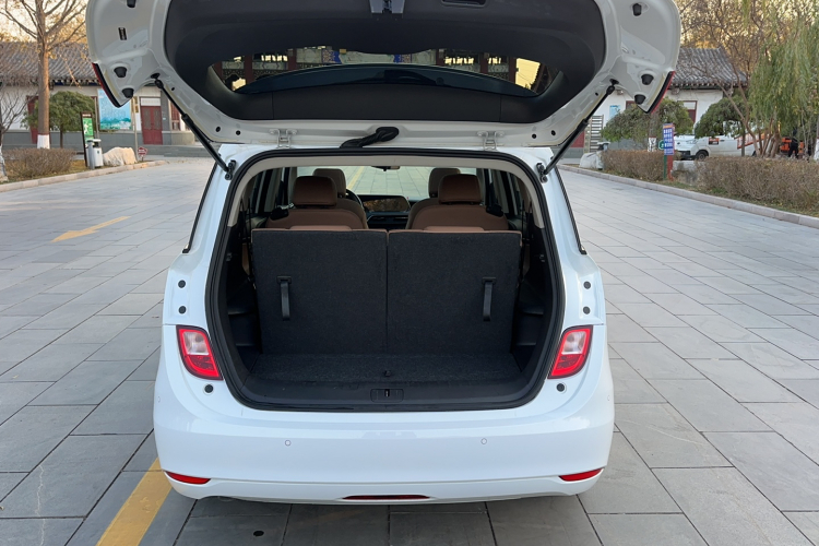 别克GL6 2021款 323T 轻混动互联豪华型局部细节23