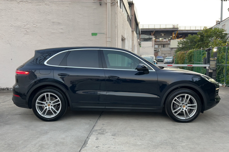 保时捷 2022款 Cayenne 3.0T 铂金版车身外观6004