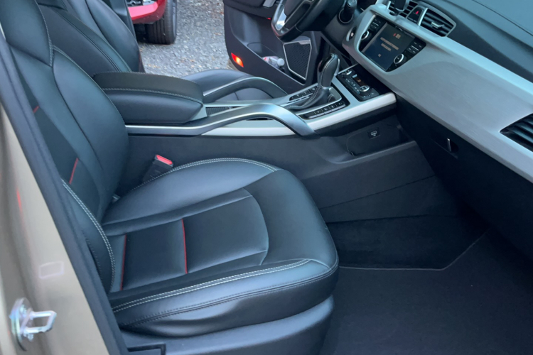 吉利汽车 博越 2018款 1.8TD 自动两驱智联型4G互联版局部细节41