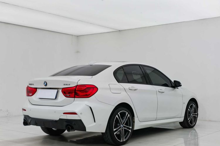 宝马1系 2021款 改款 125i M运动曜夜版车身外观6006