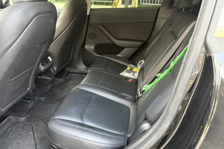 特斯拉 Model Y 2022款 改款 长续航全轮驱动版中控内饰7003