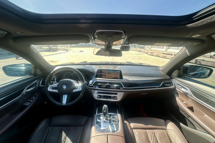 宝马7系 2018款 730Li 尊享型 M运动套装中控内饰7001