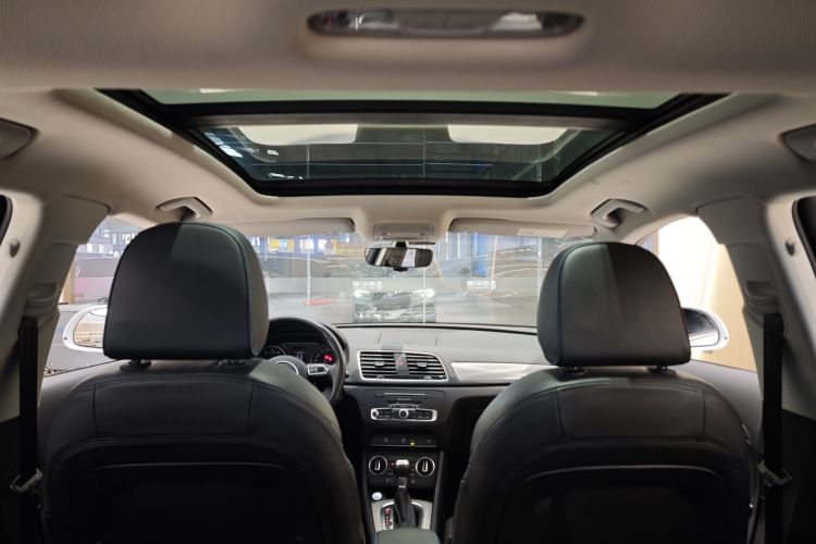 奥迪Q3 2018款 30周年年型 35 TFSI 运动型中控内饰7008