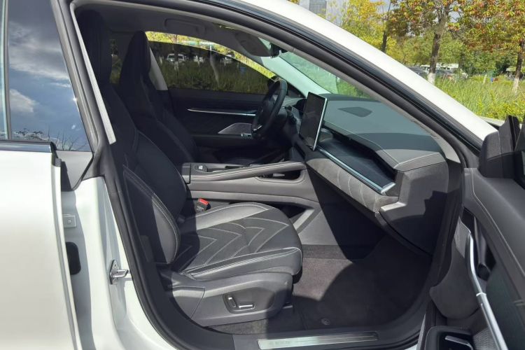 极氪001 2023款 WE版 100kWh中控内饰7008