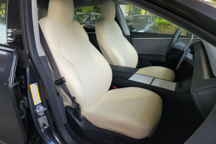 特斯拉 Model 3 2023款 后轮驱动版中控内饰7004