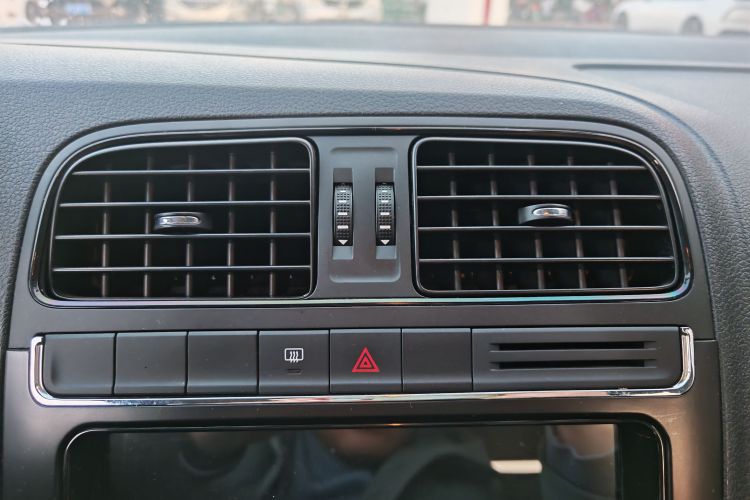 大众 Polo 2016款 1.4L 自动风尚型中控内饰7009