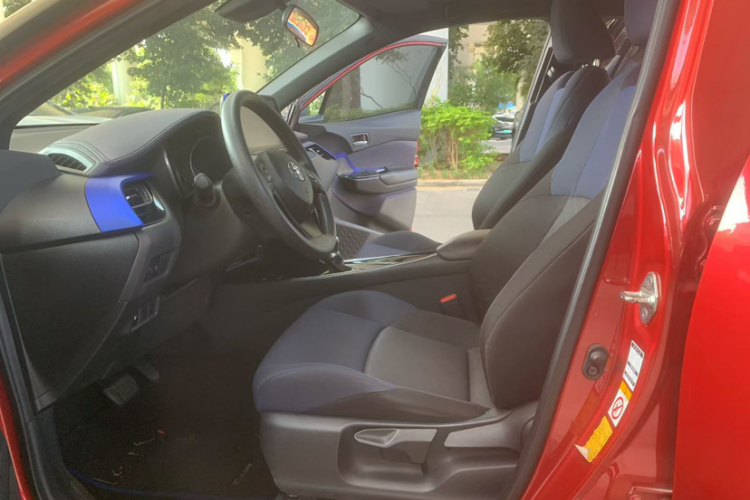 丰田C-HR 2018款 2.0L 领先天窗版 国VI中控内饰7006