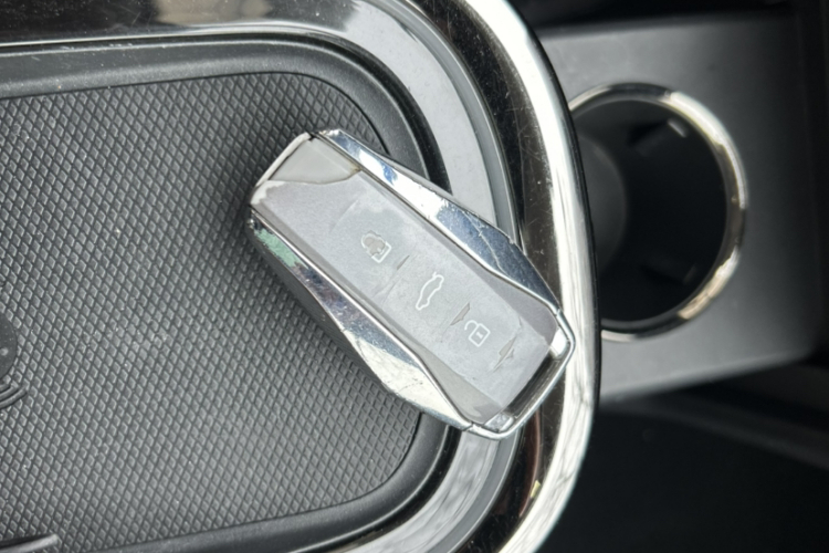 江淮钇为 钇为3 2023款 505km Air中控内饰7004