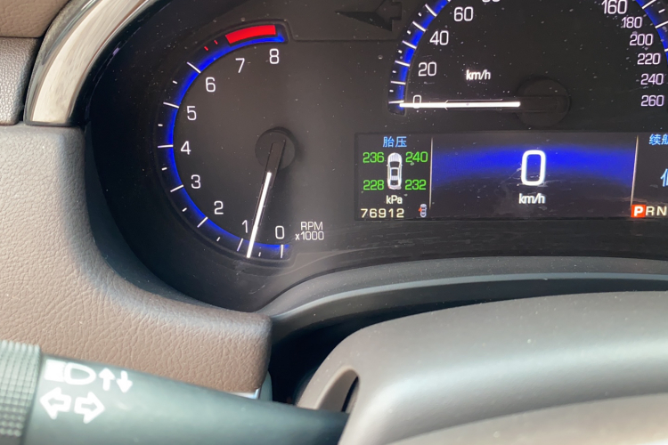 凯迪拉克XTS 2015款 28T 舒适型中控内饰15