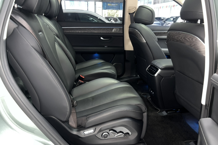 鸿蒙智行 问界M7 2022款 1.5T 四驱豪华版中控内饰7004