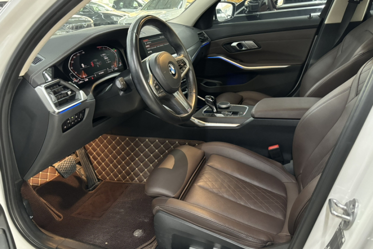 宝马3系 2022款 325i M运动套装中控内饰7002