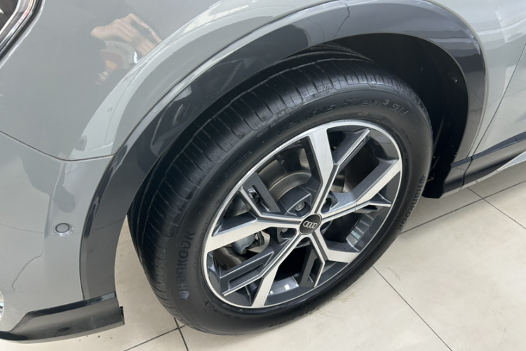 奥迪Q3 2024款 35 TFSI 时尚致雅型车身外观6008