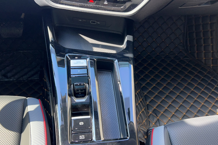 大众 2022款 凌渡L 280TSI DSG炫辣版中控内饰7004