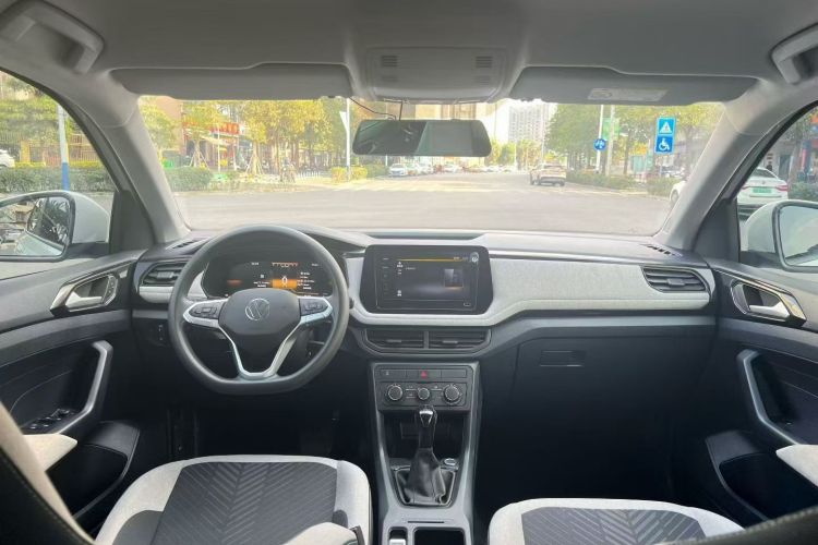 大众 途岳 2025款 新锐 1.5L 锐进版中控内饰7001