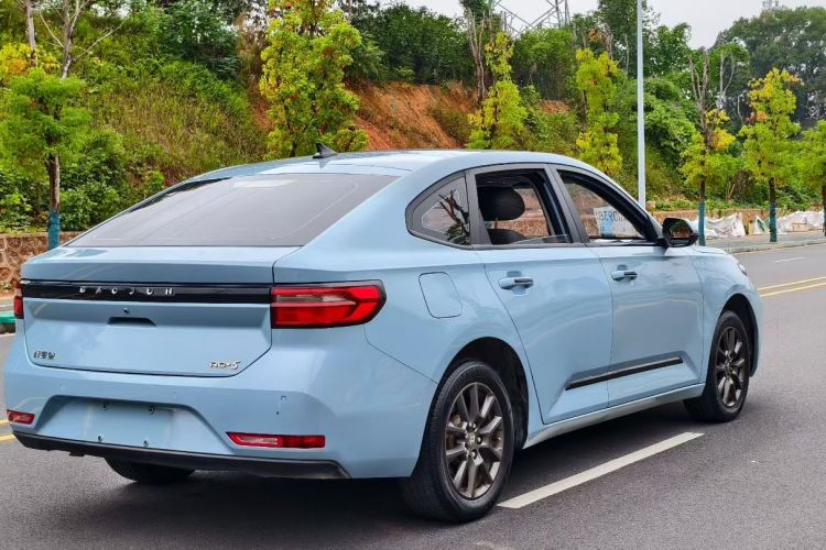 宝骏RC-5 2020款 1.5L 手动智耀豪华型车身外观6005