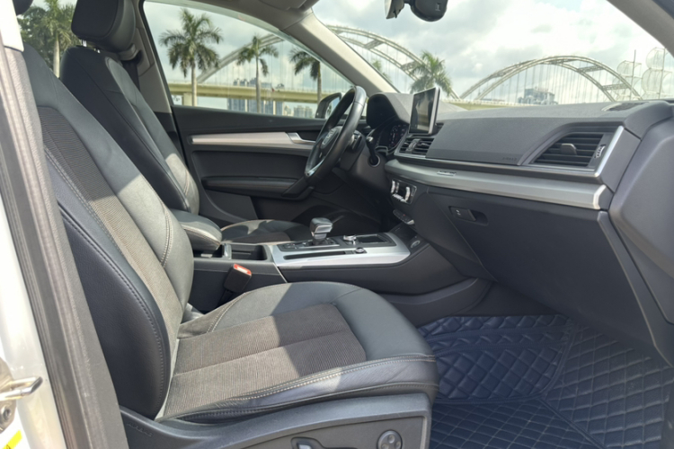 奥迪Q5L 2018款 40 TFSI 荣享时尚型 国V中控内饰7010