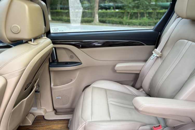 别克GL8 2018款 ES 28T 旗舰型 国VI中控内饰7004