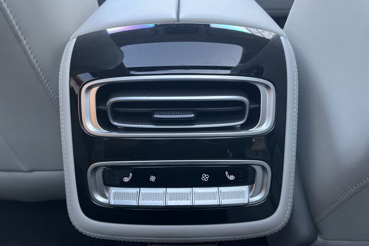 星途瑶光 2023款 400T 四驱奢享版中控内饰7013