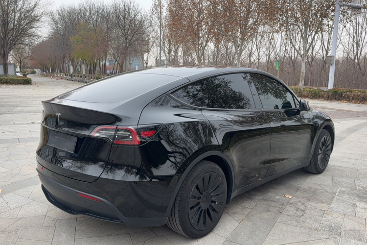 特斯拉 Model Y 2023款 后轮驱动版车身外观6004