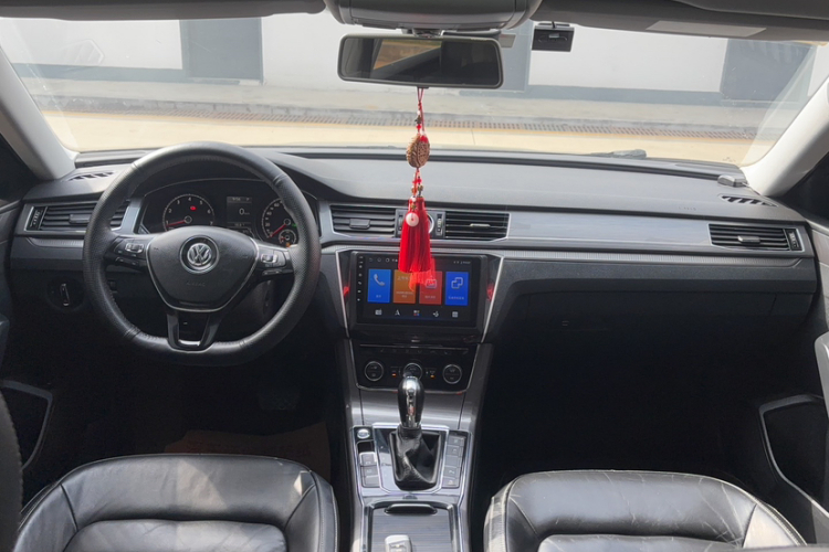 大众 帕萨特 2017款 330TSI DSG尊荣版中控内饰7003