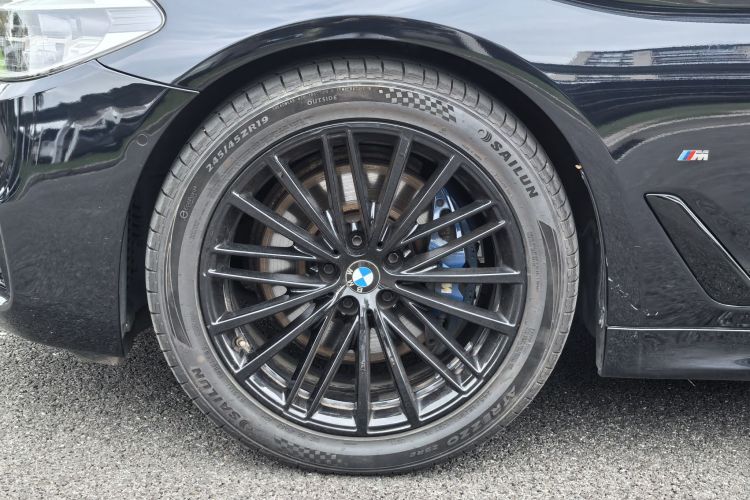 宝马5系(进口) 2020款 530i 风尚版 M运动套装车身外观6009