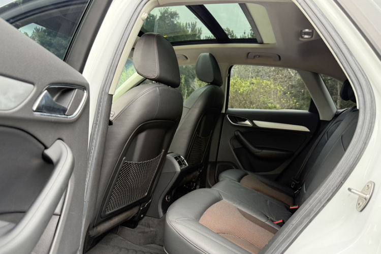 奥迪Q3 2018款 30周年年型 30 TFSI 时尚型中控内饰7002