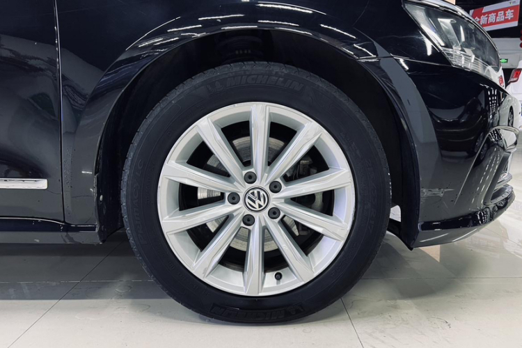 大众 帕萨特 2017款 330TSI DSG尊荣版车身外观6002