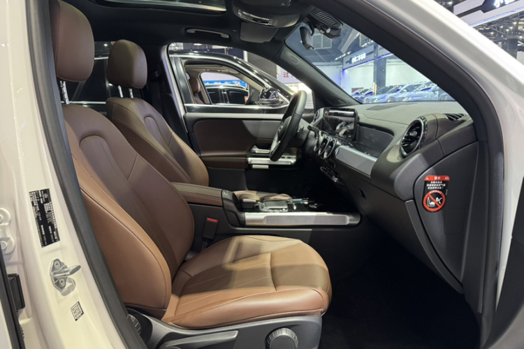 奔驰GLB 2022款 改款二 GLB 200 时尚型中控内饰7011