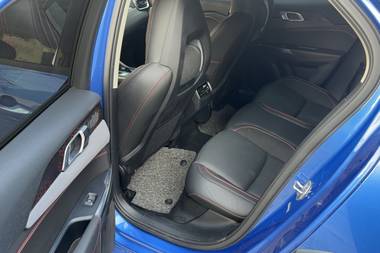 领克02 2018款 1.5T DCT两驱劲Pro版 国V中控内饰7003