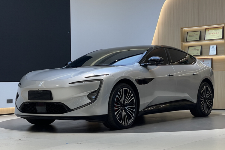 阿维塔12 2025款 Ultra增程版车身外观6003