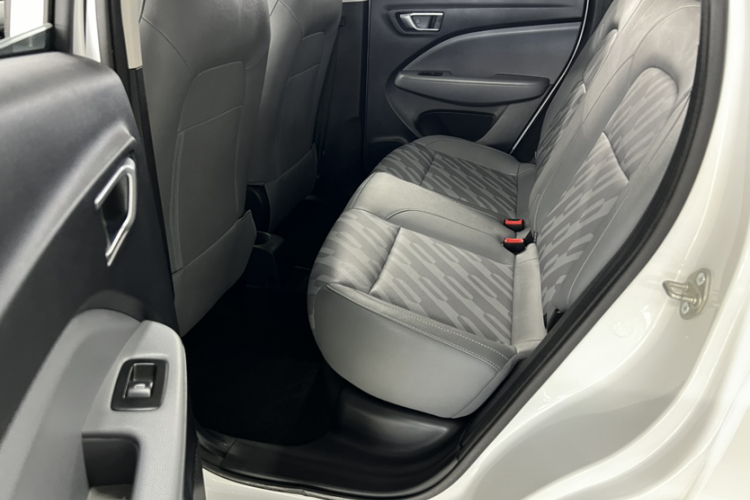 零跑汽车 零跑T03 2024款 310舒享版中控内饰7002