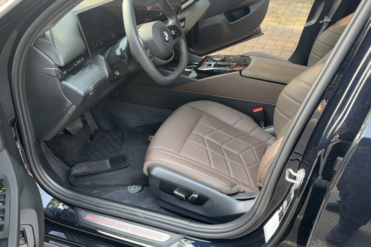 宝马5系 2024款 525Li 豪华套装局部细节19