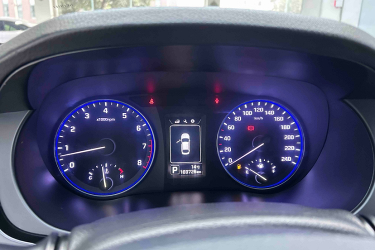 现代 名图 2014款 1.8L 自动智能型GLS中控内饰15