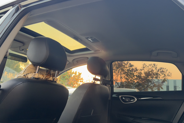 日产 轩逸 2019款 1.6XV CVT智联尊享版 国VI中控内饰7008