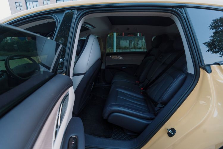 智己汽车 智己LS7 2023款 90kWh Elite后驱版中控内饰7004