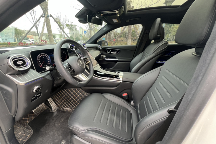 奔驰GLC轿跑 2024款 GLC 300 4MATIC 轿跑SUV局部细节19