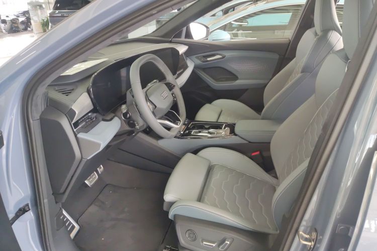 奥迪Q6L e-tron 2026款 首发领航版中控内饰7004