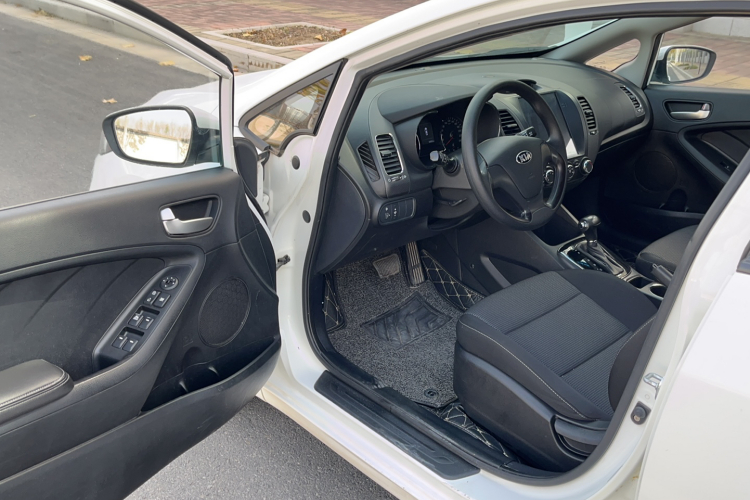 起亚K3 2017款  1.6L 自动15周年特别版GLS中控内饰7003