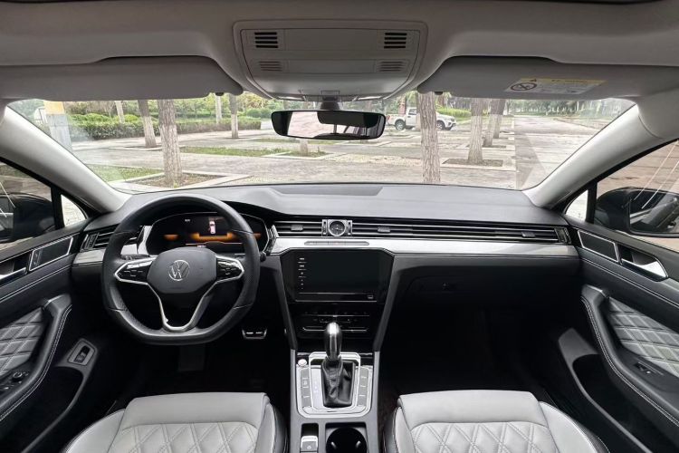 大众 迈腾 2023款 200万辆纪念版 330TSI DSG领先型中控内饰7003