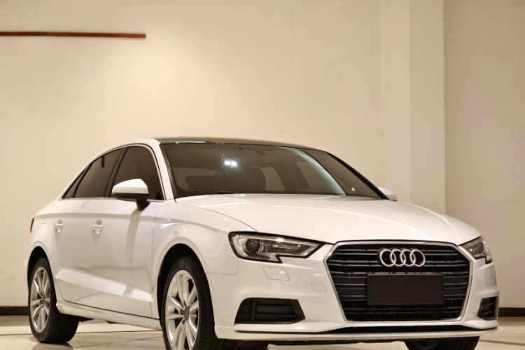 奥迪A3 2018款 30周年年型 Limousine 35 TFSI 进取型车身外观6001